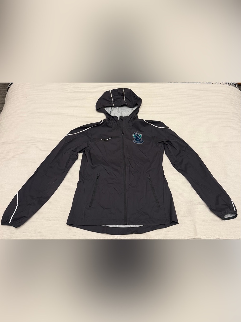 Womens Nike Nylon Running Jacket Hooded Reflective Weather Resistant Small